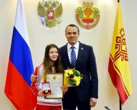 Глава Чувашии поздравил чемпионку II зимних юношеских Олимпийских игр Лану Прусакову