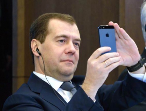Медведев отобрал у чиновников иностранный софт