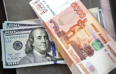 Доллар превысил при открытии торгов 77 рублей
