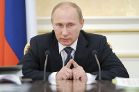 Путин поручил освободить самозанятых от налогов
