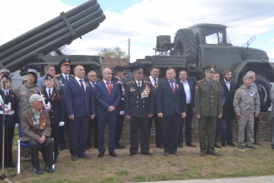Достойный памятник – достойным людям