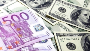 Доллар и евро взлетели до новых максимумов за 13 месяцев