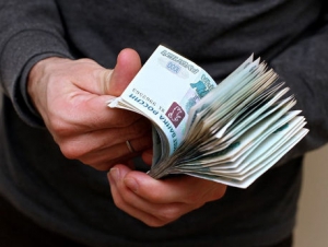 Реальные зарплаты россиян рекордно сократились
