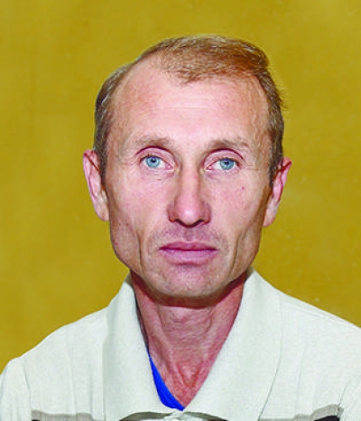 Мы землю вращаем плугами